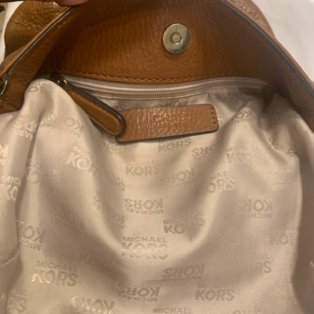 Michael Kors Brown Pheobe Pebbled Leather Handbag Crossbody - Picture 16 of 16
